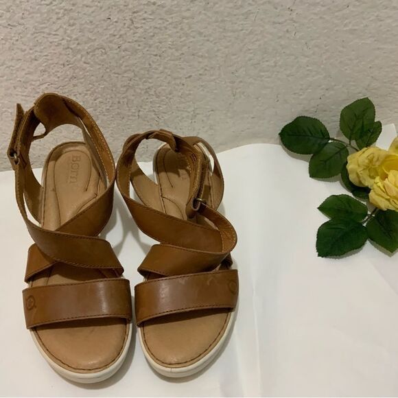 New Born Leather Criss Cross Tan Sandals Size 9  strappy  hook loop - Picture 2 of 9